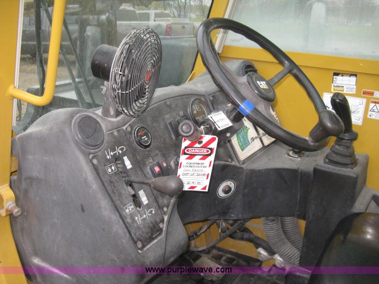 image for item J2998 Caterpillar TL943 telehandler