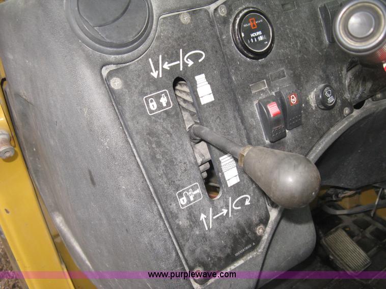 image for item J2998 Caterpillar TL943 telehandler