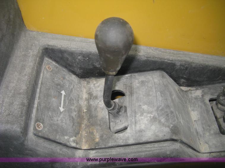 image for item J2998 Caterpillar TL943 telehandler