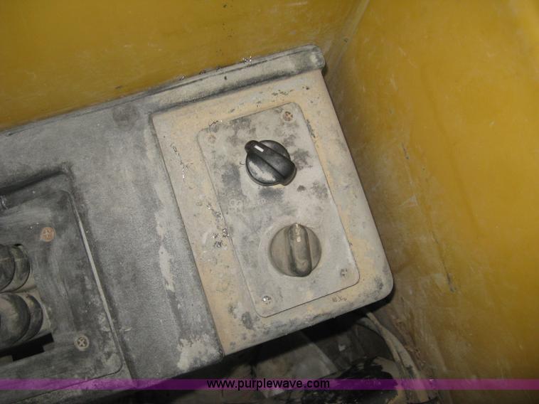 image for item J2998 Caterpillar TL943 telehandler