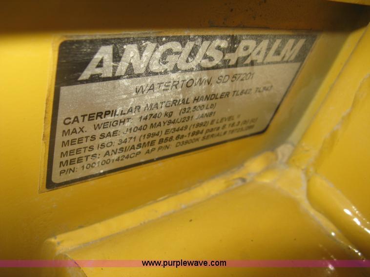 image for item J2998 Caterpillar TL943 telehandler