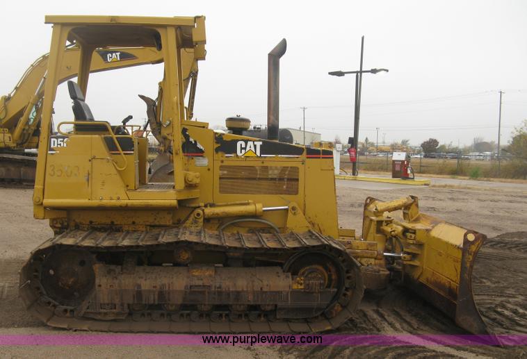 image for item J2999 1998 Caterpillar D5C LGP Series III dozer