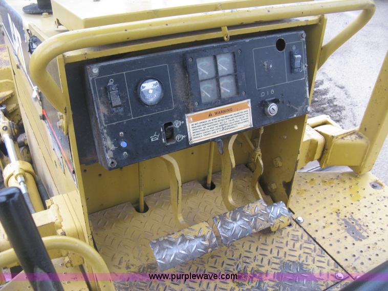 image for item J2999 1998 Caterpillar D5C LGP Series III dozer