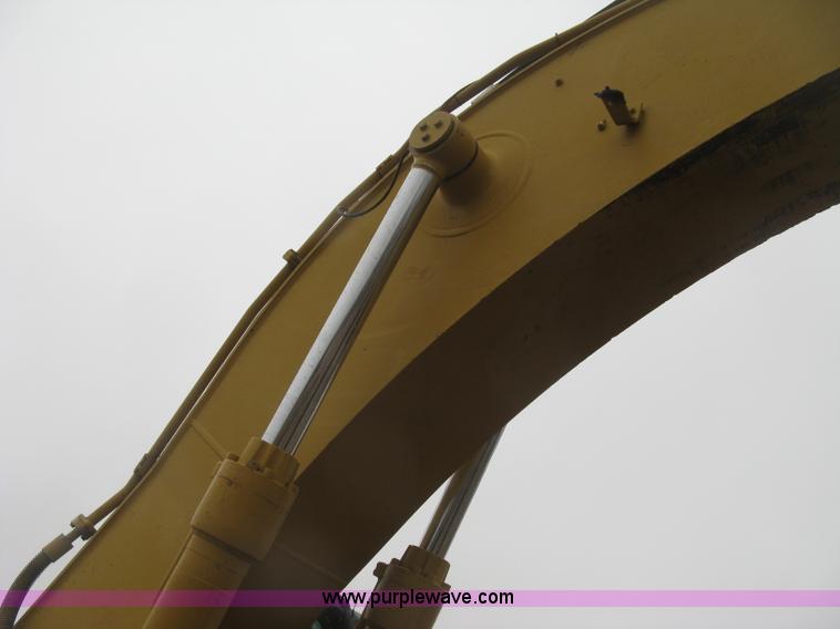 image for item J3000 2003 Caterrpillar 330CL excavator