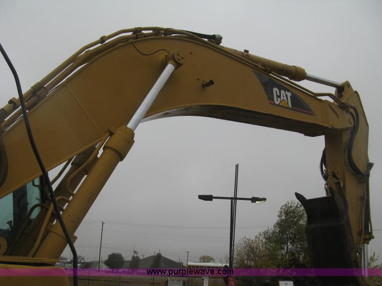 image for item J3000 2003 Caterrpillar 330CL excavator