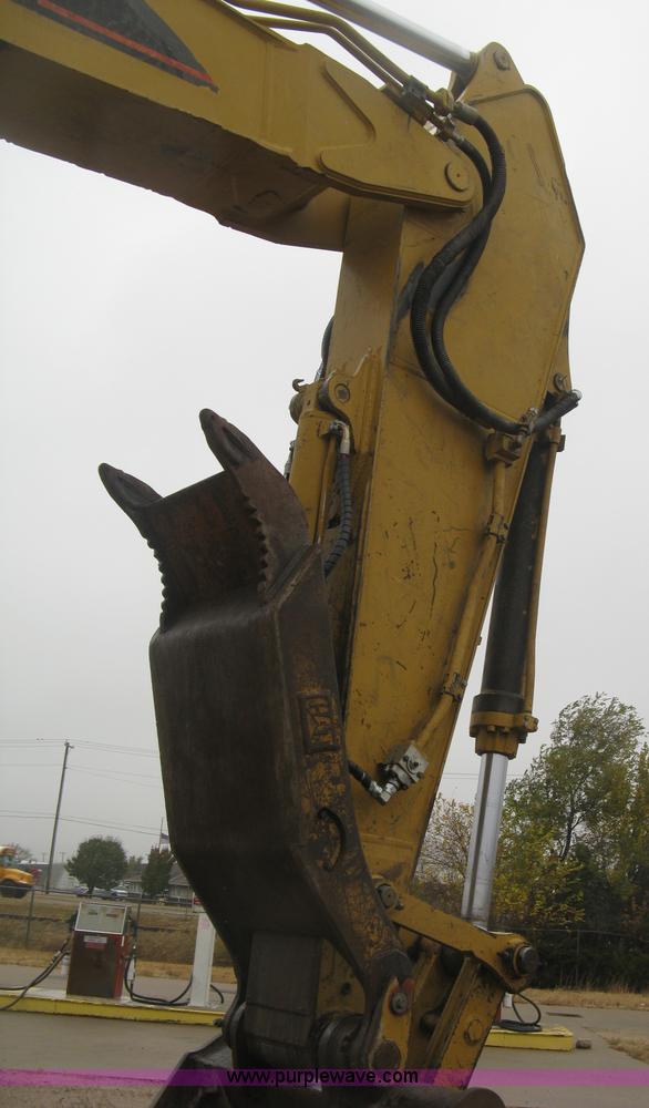 image for item J3000 2003 Caterrpillar 330CL excavator