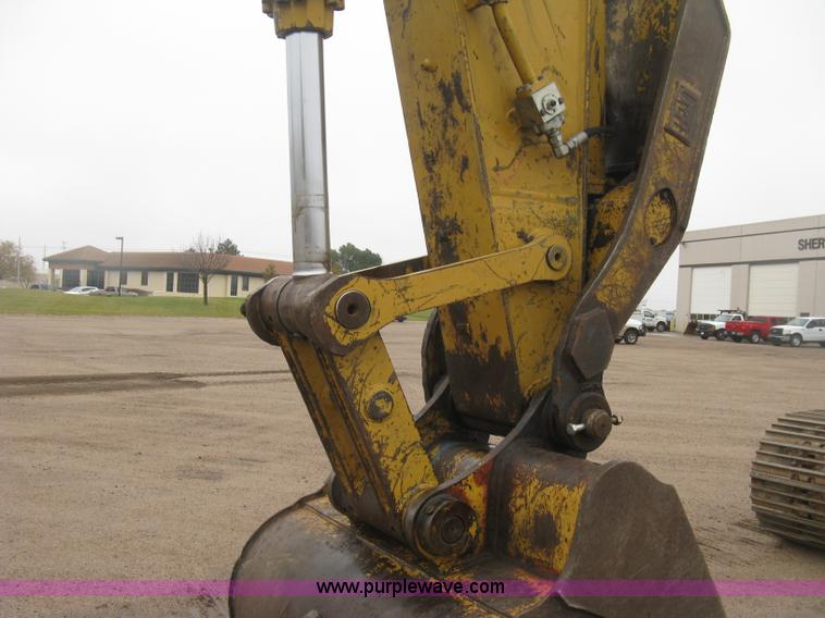 image for item J3000 2003 Caterrpillar 330CL excavator
