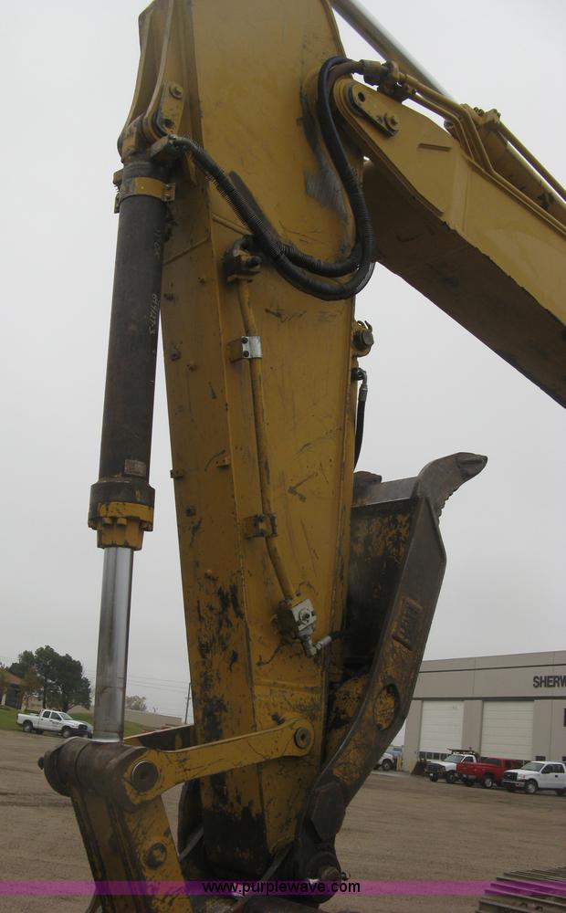 image for item J3000 2003 Caterrpillar 330CL excavator