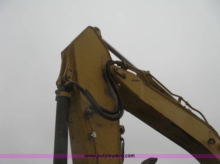 image for item J3000 2003 Caterrpillar 330CL excavator