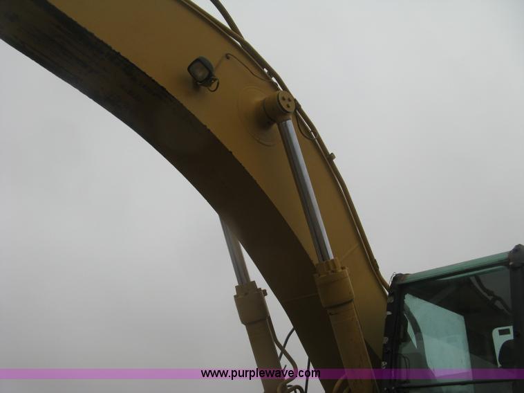 image for item J3000 2003 Caterrpillar 330CL excavator