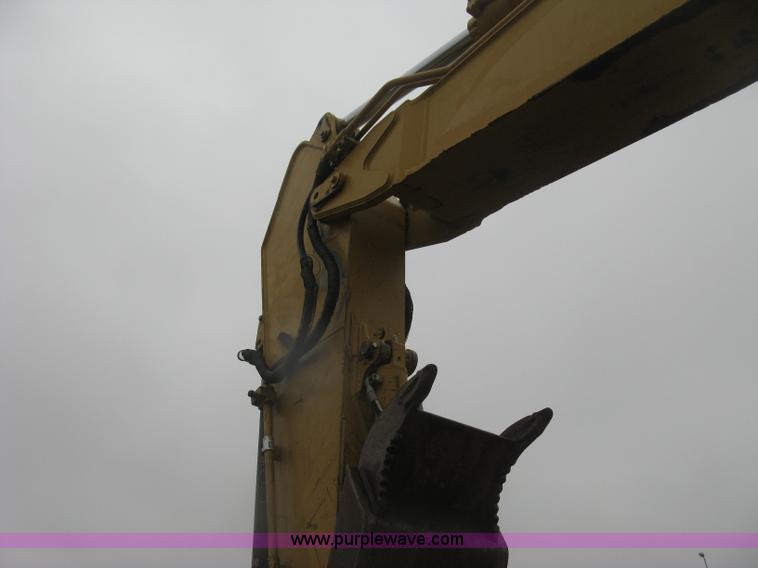 image for item J3000 2003 Caterrpillar 330CL excavator