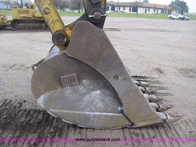 image for item J3000 2003 Caterrpillar 330CL excavator