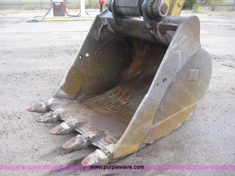 image for item J3000 2003 Caterrpillar 330CL excavator