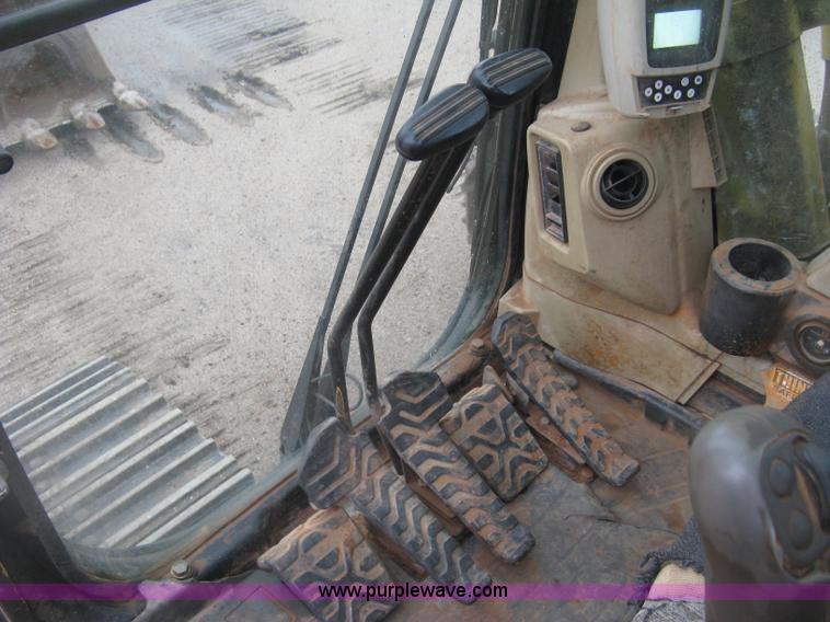 image for item J3000 2003 Caterrpillar 330CL excavator
