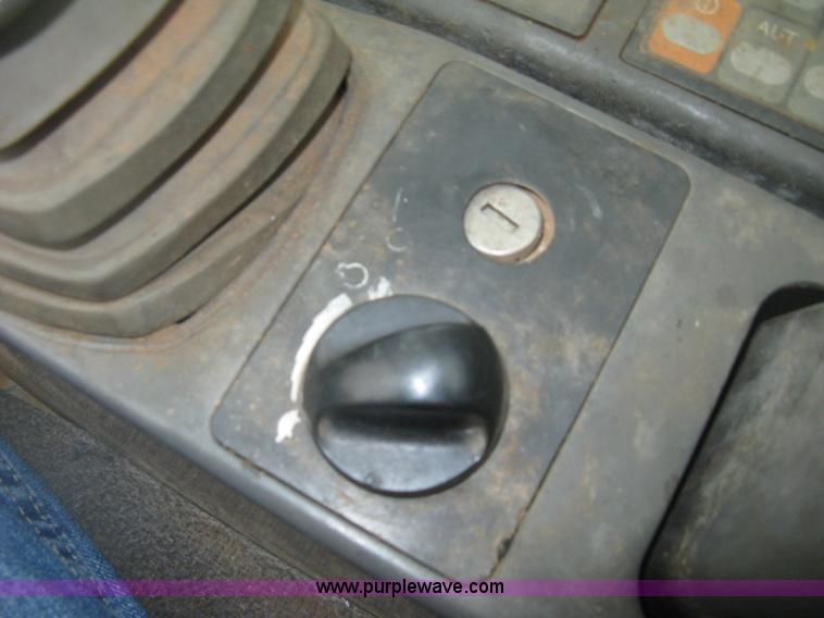 image for item J3000 2003 Caterrpillar 330CL excavator