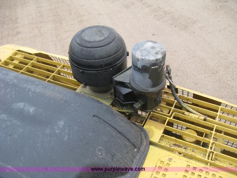 image for item J3000 2003 Caterrpillar 330CL excavator