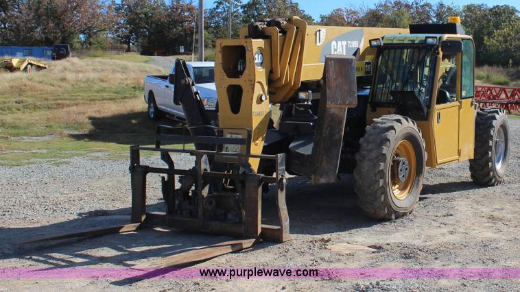 image for item J4262 2008 Caterpillar TL1055 telehandler