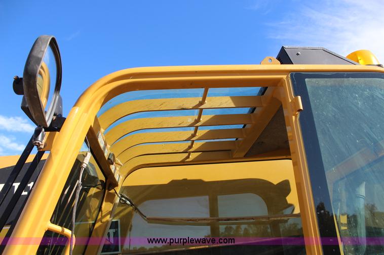 image for item J4262 2008 Caterpillar TL1055 telehandler