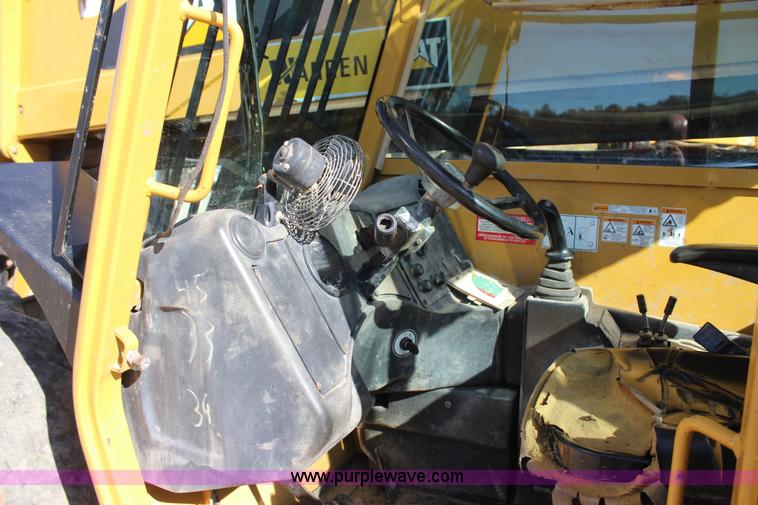 image for item J4262 2008 Caterpillar TL1055 telehandler