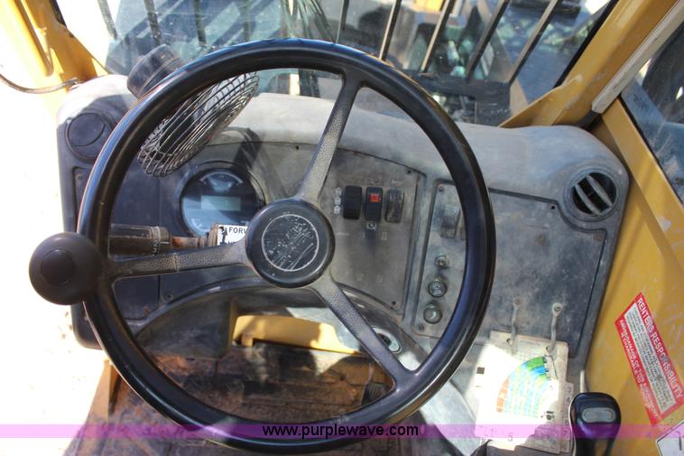 image for item J4262 2008 Caterpillar TL1055 telehandler