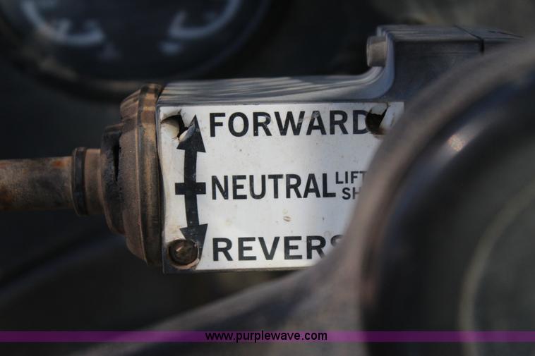 image for item J4262 2008 Caterpillar TL1055 telehandler