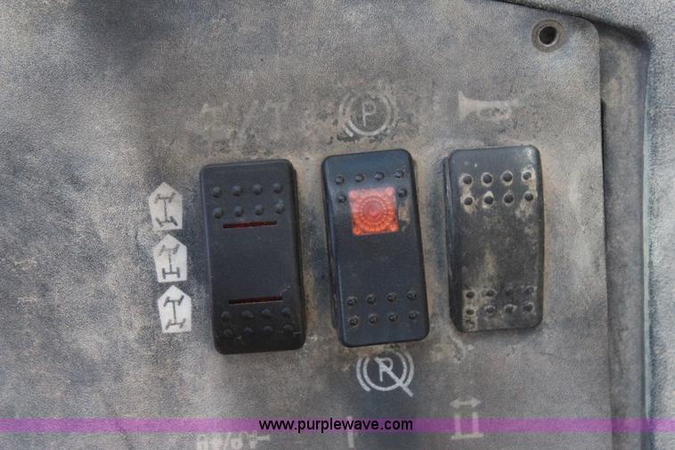 image for item J4262 2008 Caterpillar TL1055 telehandler