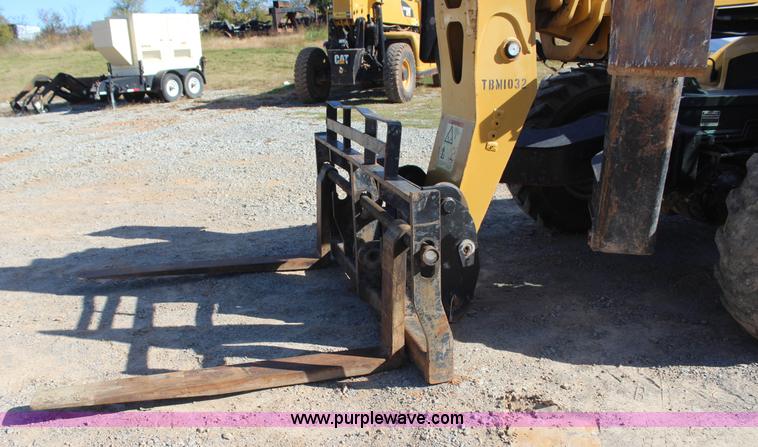 image for item J4262 2008 Caterpillar TL1055 telehandler