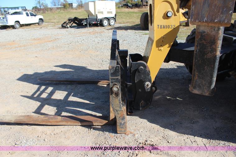 image for item J4262 2008 Caterpillar TL1055 telehandler