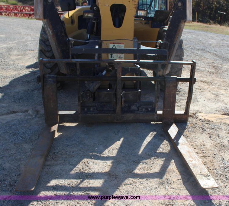 image for item J4262 2008 Caterpillar TL1055 telehandler