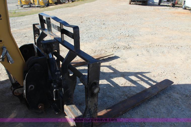 image for item J4262 2008 Caterpillar TL1055 telehandler