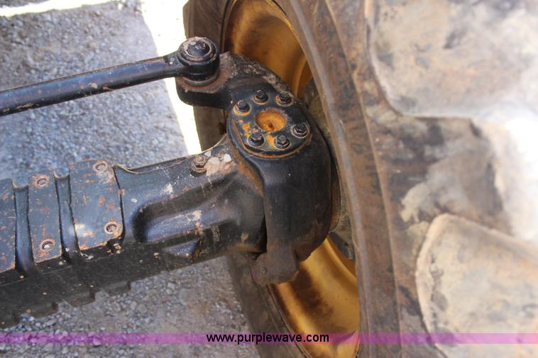 image for item J4262 2008 Caterpillar TL1055 telehandler