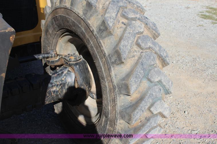 image for item J4262 2008 Caterpillar TL1055 telehandler