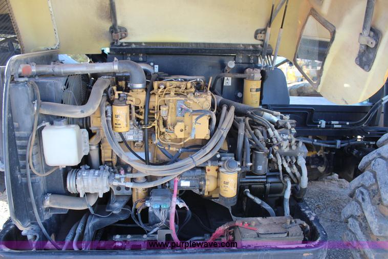 image for item J4262 2008 Caterpillar TL1055 telehandler