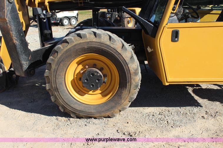 image for item J4262 2008 Caterpillar TL1055 telehandler