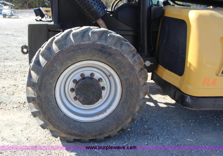 image for item J4262 2008 Caterpillar TL1055 telehandler