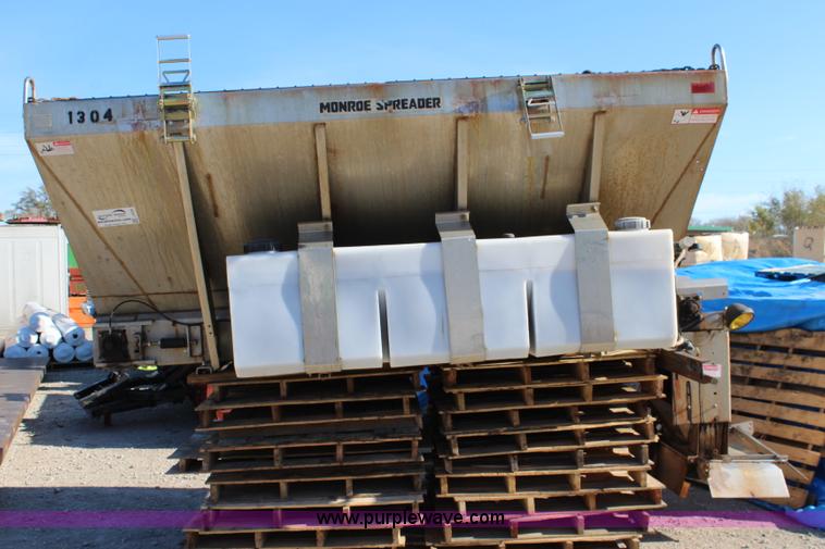 image for item J4536 Monroe stainless steel spreader