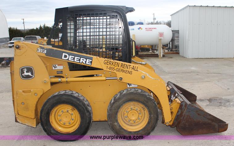 image for item J4579 2011 John Deere 313 skid steer