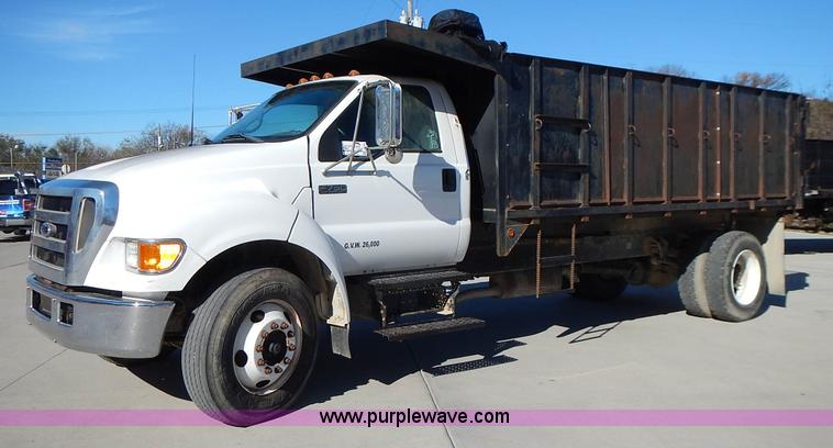 image for item J6342 2006 Ford F750 Super Duty XL dump truck