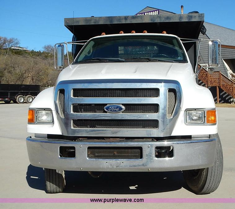 image for item J6342 2006 Ford F750 Super Duty XL dump truck