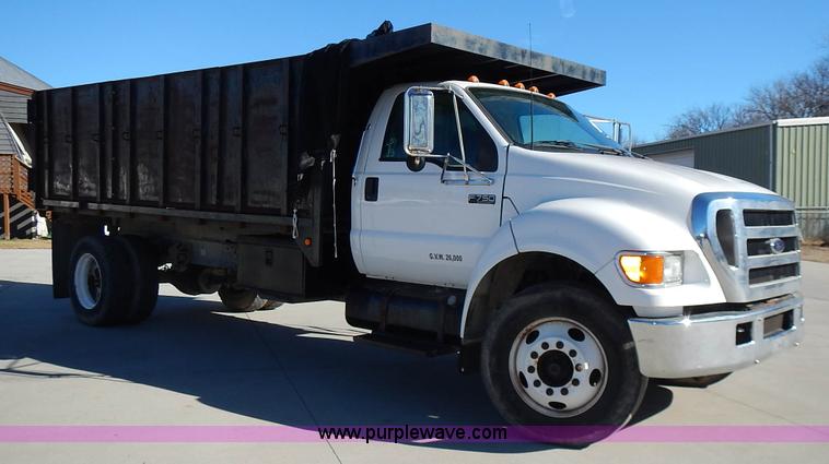 image for item J6342 2006 Ford F750 Super Duty XL dump truck