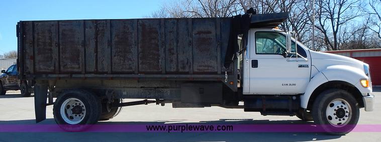 image for item J6342 2006 Ford F750 Super Duty XL dump truck