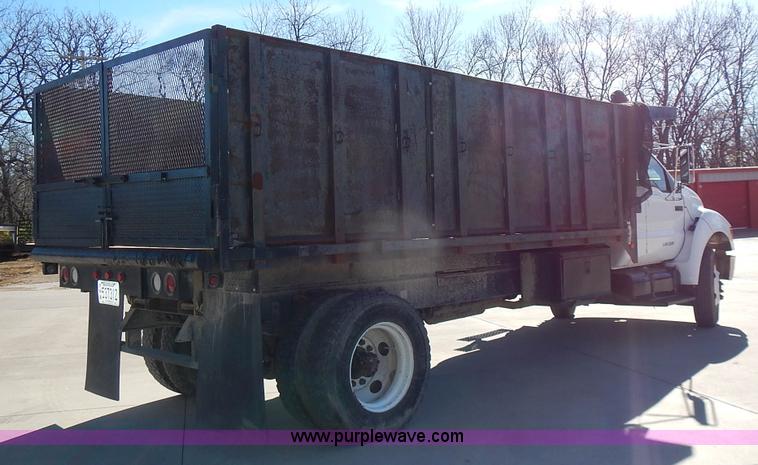 image for item J6342 2006 Ford F750 Super Duty XL dump truck