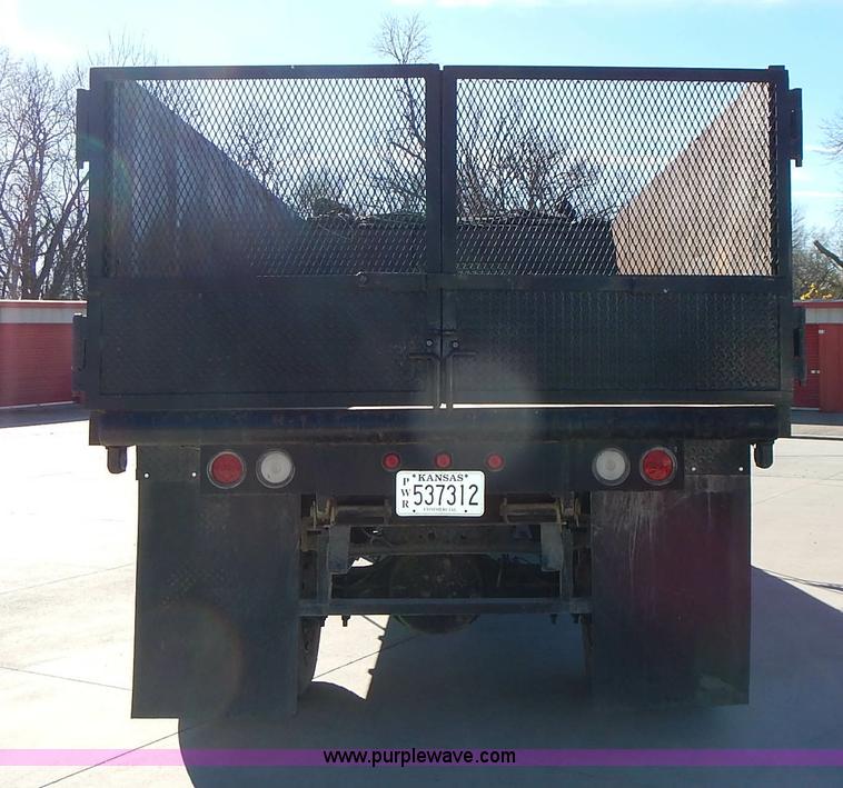 image for item J6342 2006 Ford F750 Super Duty XL dump truck