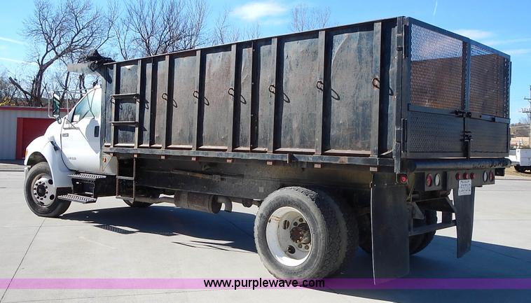 image for item J6342 2006 Ford F750 Super Duty XL dump truck