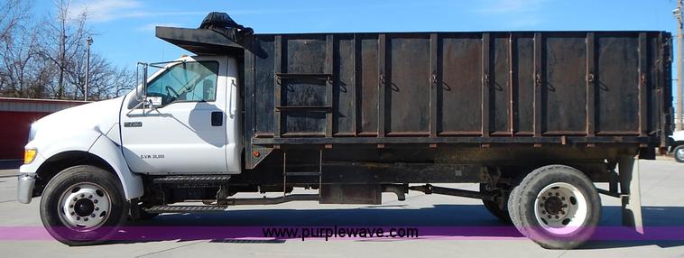 image for item J6342 2006 Ford F750 Super Duty XL dump truck