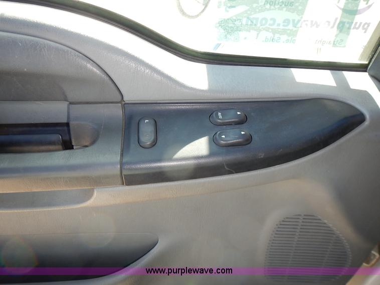 image for item J6342 2006 Ford F750 Super Duty XL dump truck