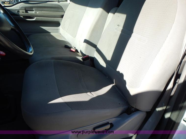 image for item J6342 2006 Ford F750 Super Duty XL dump truck