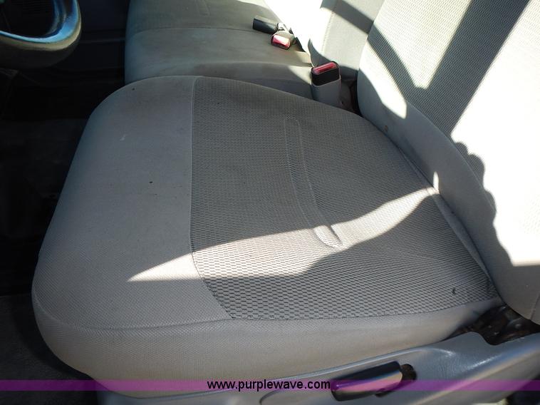 image for item J6342 2006 Ford F750 Super Duty XL dump truck