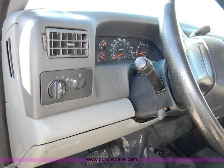 image for item J6342 2006 Ford F750 Super Duty XL dump truck