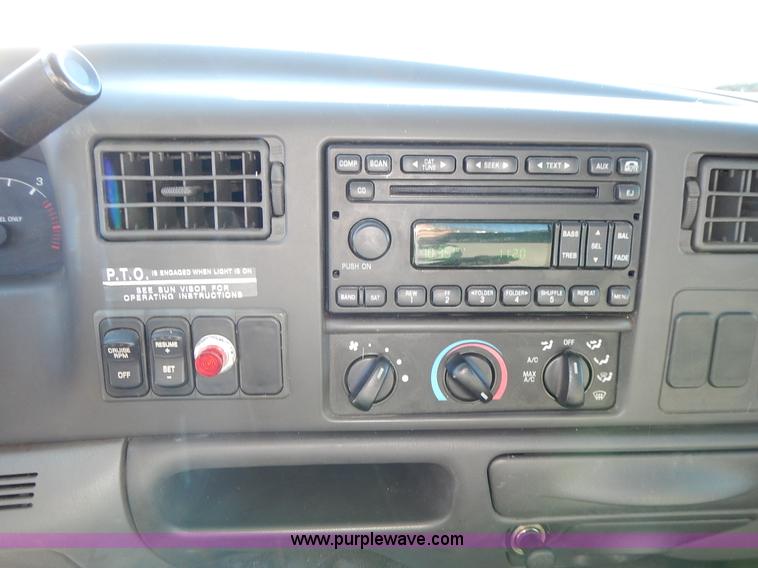 image for item J6342 2006 Ford F750 Super Duty XL dump truck